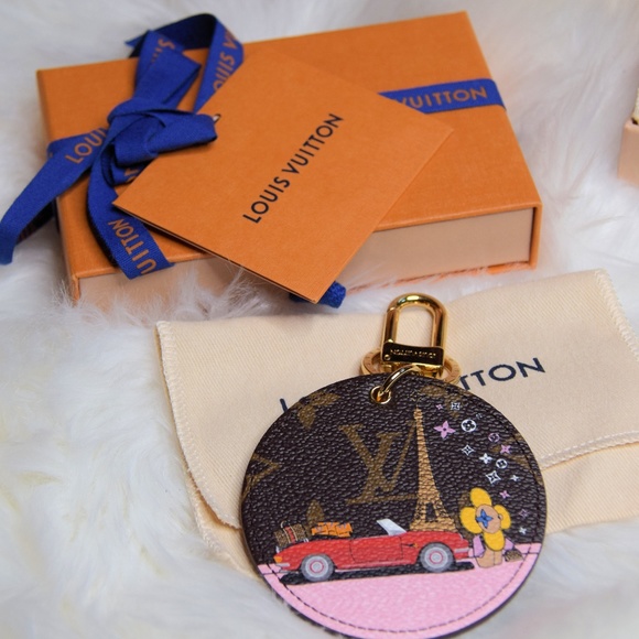 Louis Vuitton Accessories - LOUIS VUITTON VIVIENNE PARIS XMAS BAG KEY HOLDER C